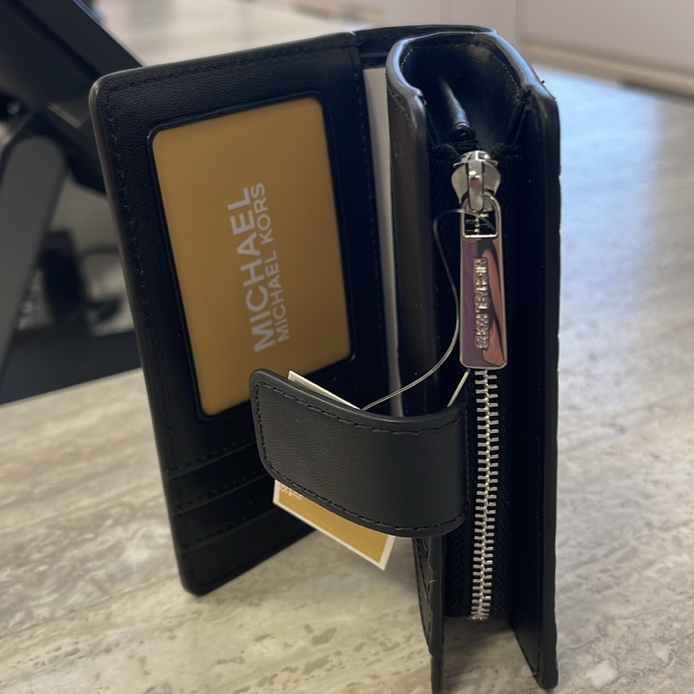 Michael Kors Jet Set Medium Floral Print Bi-Fold Wallet
Black 
NWT - Picture 6 of 16